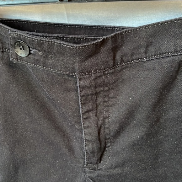 Bandolino Chino Bermuda Shorts ☀️ - Picture 8 of 16